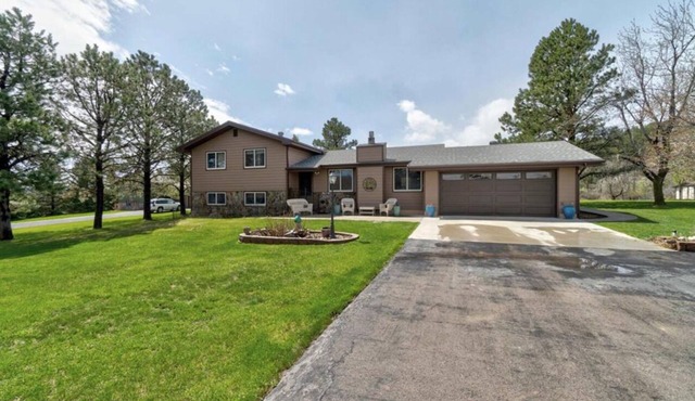 Great Sturgis Location for 86th Rally Experience - 4 bedroom home with garage