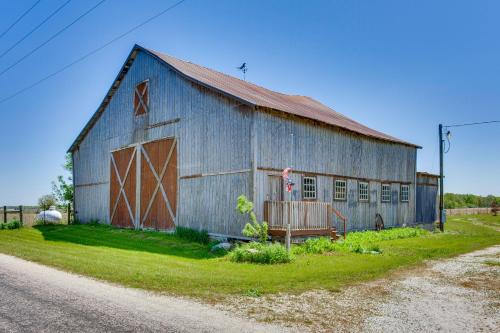 Group Getaway in Historic Barn: 2 Mi to Rushville