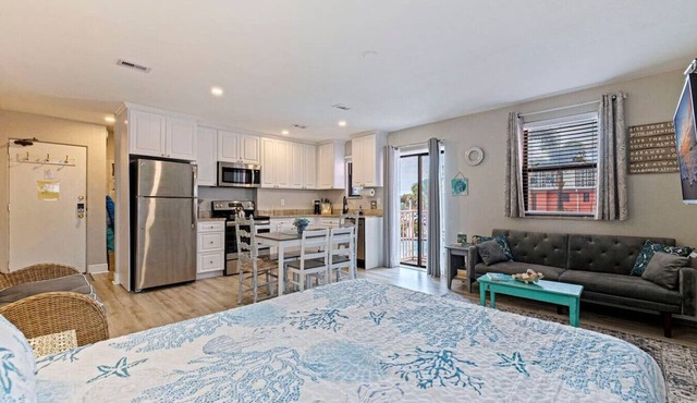 Gulf and Pool View Incredible Studio Condo