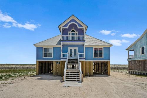 Gulf front home with private dune walk over internet & washer & dryer
