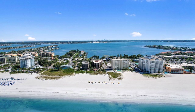 Gulf Gate Resort 507 Spacious Condo , SUMMER "Value" Priced 197 per night