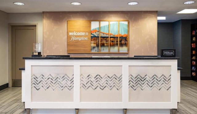 Hampton Inn and Suites La Crosse Downtown