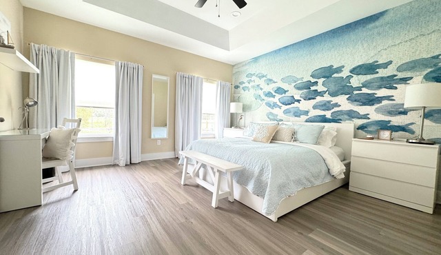 Hidden Gem Between 2 Beaches -Sleeps 6 -Pet Friendly!