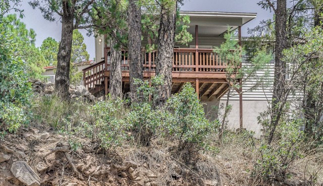 Hillside Haven w/Deck < 2 Miles to Dwtn Ruidoso!