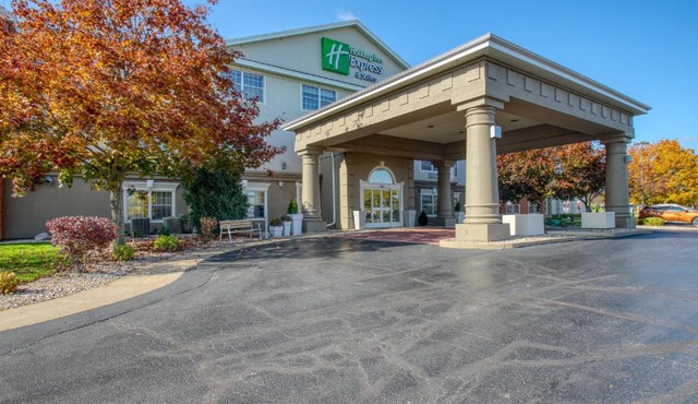 Holiday Inn Express Hotel & Suites Oshkosh - State Route 41 by IHG