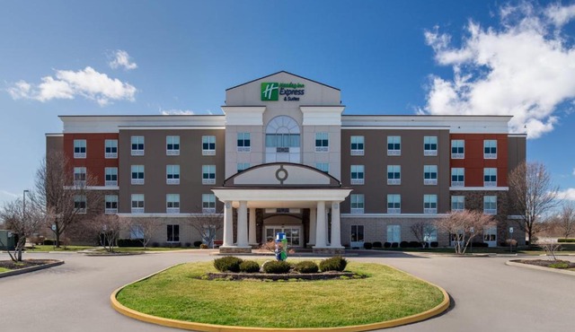 Holiday Inn Express & Suites Terre Haute by IHG