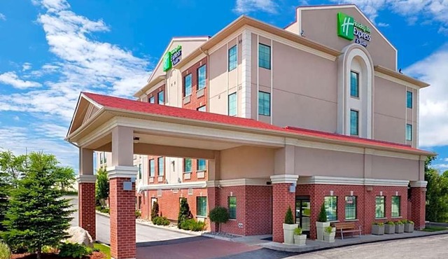 Holiday Inn Express & Suites Barrie South by IHG