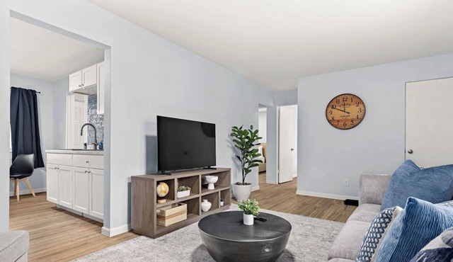 Home Suite Home: E-Minutes to Downtown & P Heights