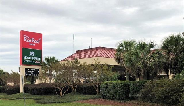 HomeTowne Studios by Red Roof Augusta in Augusta