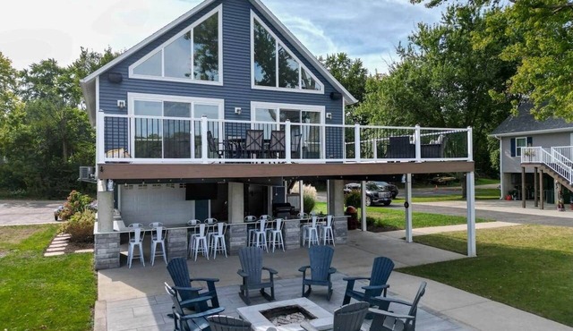 Insta-worthy Rock River cabin