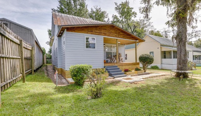 Inviting Quincy Cottage: Walk to Historic Downtown
