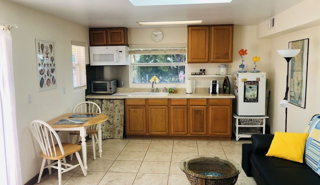 Island Beach Cottage! 150 Steps To The Beach!