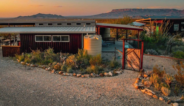 Javelina Hideout: Modern eco-friendly private home