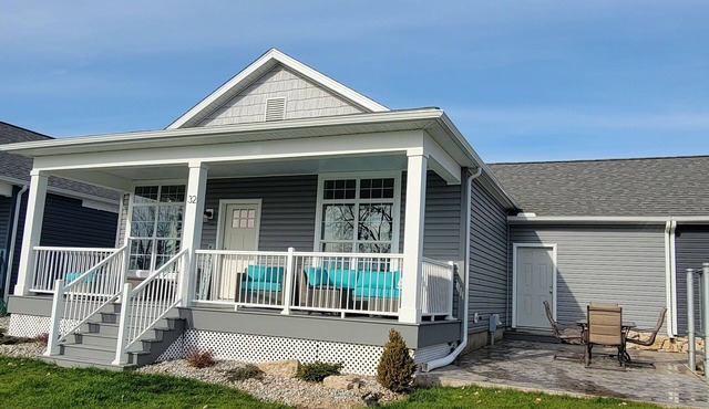 JUST BECAME AVAILABLE 7/6-7/19. Waterfront! Amenities! Waterview at Bay Point.