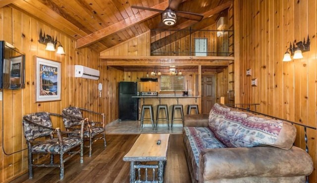King Bed Chalet with Breakfast (Select Stays), Near Bass Lake & Scenic Trails