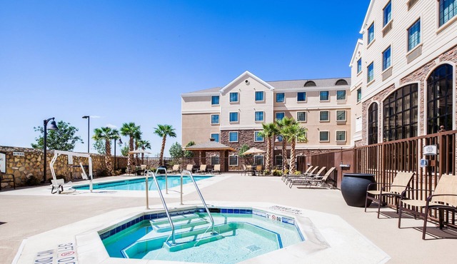 King Studio | Free Breakfast Buffet. Pool & Hot Tub Access.