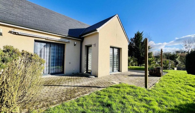 La Montbourgeoise Stylish House Close to the Town Center
