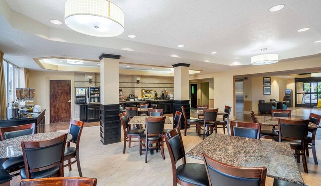 La Quinta Inn & Suites by Wyndham Hot Springs