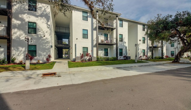 LaBelle Apartment, Close to Parks!