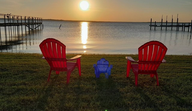 Lake front property on main body of the lake!With Game Room!