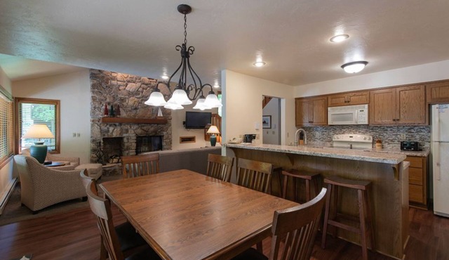Lakefront: 2BR Condo with Fireplace, Hot Tub, and Balcony