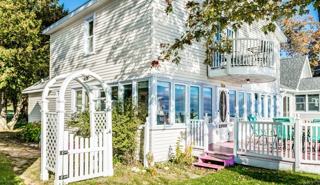 LAKEFRONT! 3 bdrm-1.5 bath- moved reservation to another Site online.