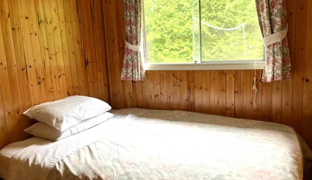 Lakefront Cabin with Boat Beach and Swimming