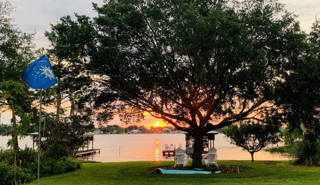 Lakefront Family Retreat | Private Dock, Tiki Bar & Kayaks | Near Legoland