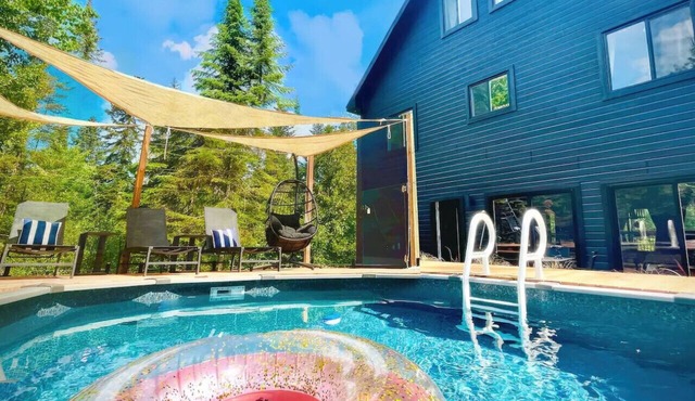 Lakefront rustic-chic cabin near Mont-Tremblant