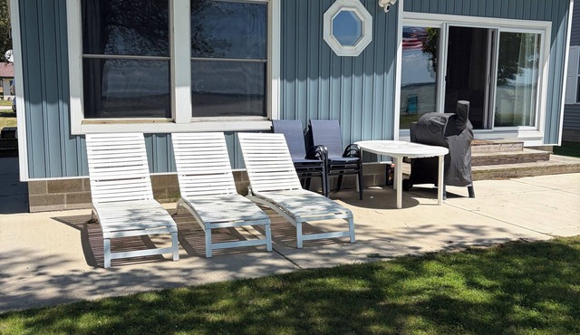 Lakefront Sand Point Cabin - Remodeled Kitchen, Kayaks, Fast WiFi & Dog Friendly