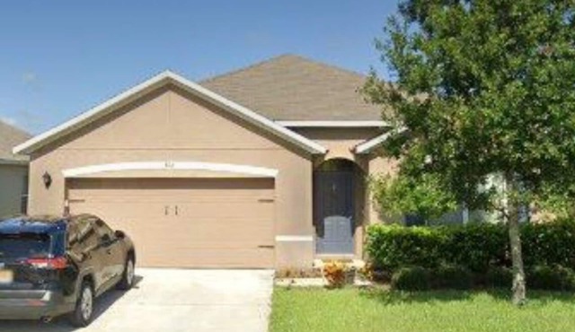 Lakefront with pool 4-bedroom house in N.S.B just minutes from the Beach !