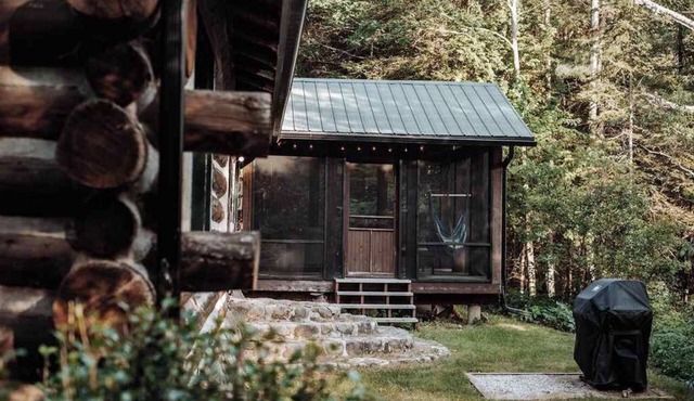 Lakeside Cozy Retreat : Morissette Base Camp