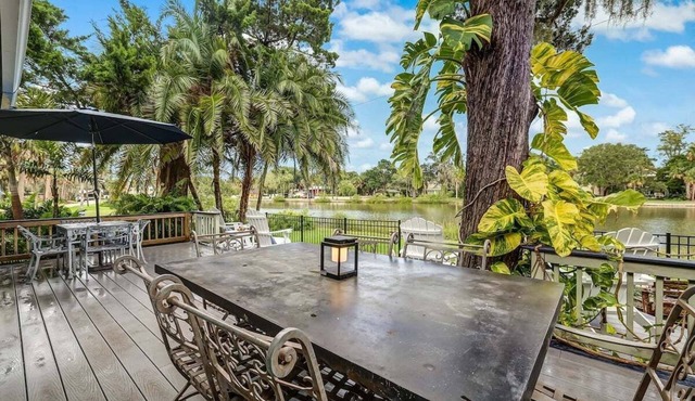 Lakeside Retreat |Private Pool| 8min walk Downtown