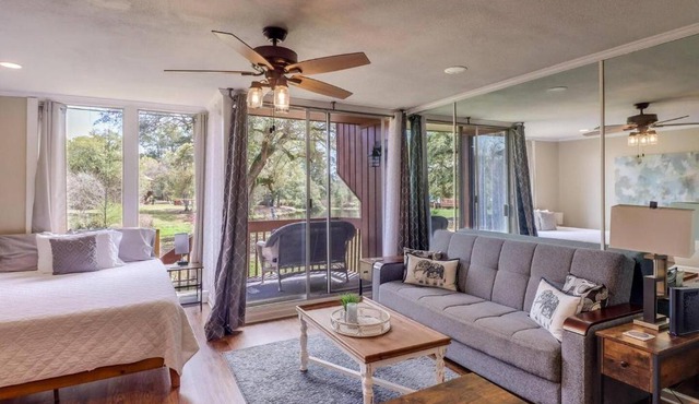Lakeside Villa - Quite Location, walk to the Country Club