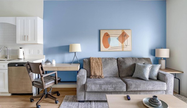 Landing | Amazing 1BD, Pool, Gym
