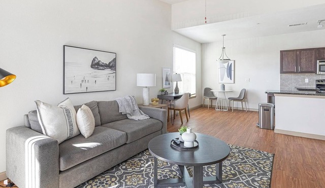 Landing | Amazing 1BD, Gym, Rooftop Lounge
