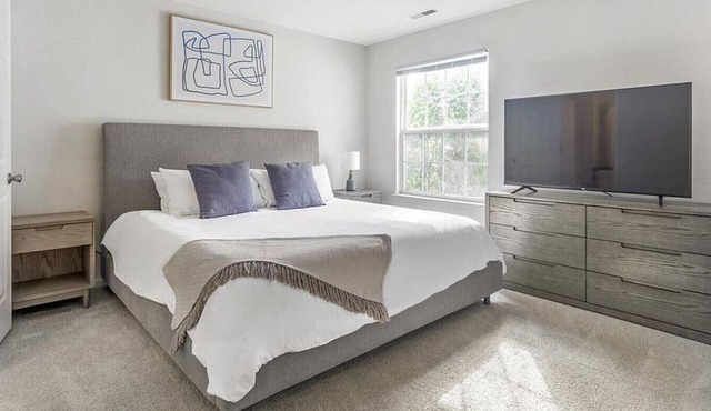 Landing at Village Green of Rochester Hills - 2 Bedrooms in Downtown Rochester Hills