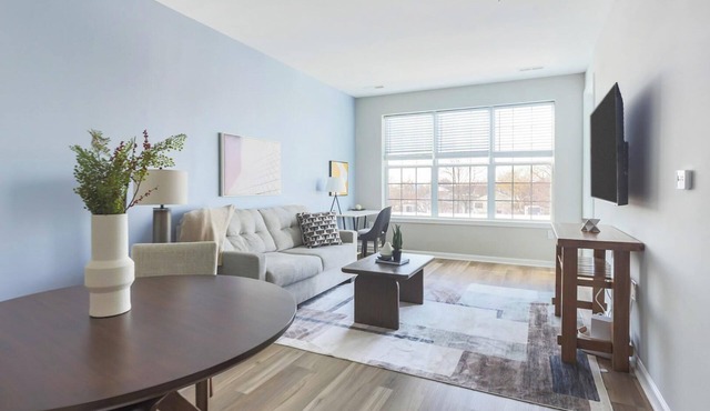 Landing | Modern 2BD, Courtyard, Clubhouse