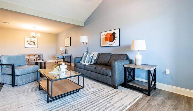 Landing | Modern 2BD, Gym, Pool