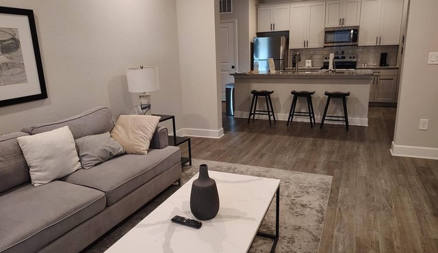 Landing | Modern 2BD, Pool, Gym