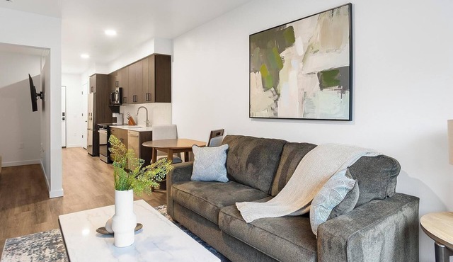 Landing | Spectacular 1BD, Gym