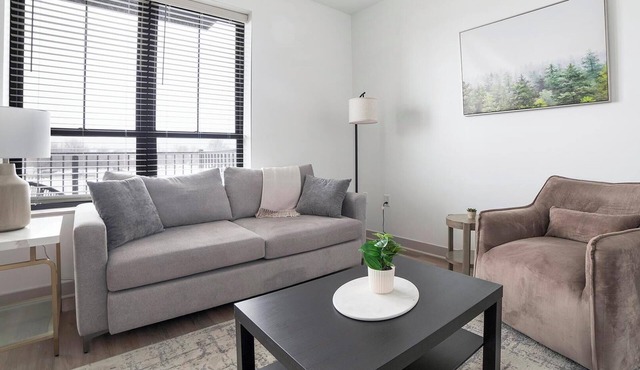 Landing | Stunning 1BD, Pool, Rooftop Lounge
