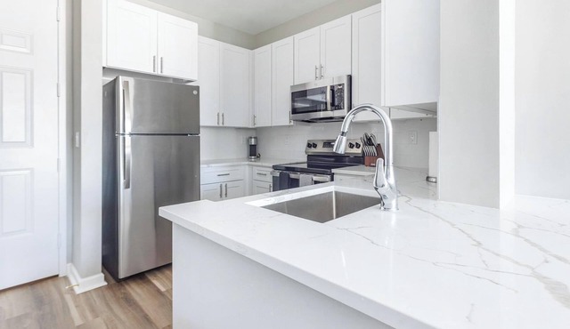 Landing | Stunning 1BD, Pool, Tennis Court