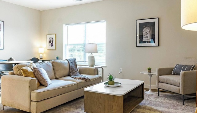 Landing | Stylish 2BD, Gym, Pool