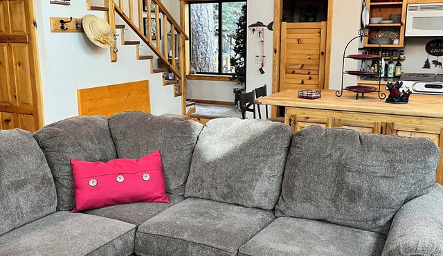 Large 5-bedroom cabin in Cold Springs w/WiFi near Dodge Ridge & Pinecrest Lake