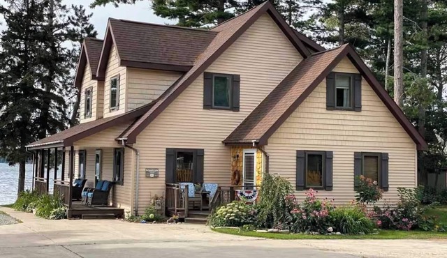 Large 5 bedroom Lodge on the Beach at Northwoods Resort