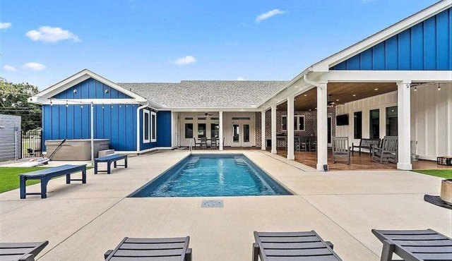 Large Lux Home,Private Pool,Spa,Backyard, 6 Bdrms, Beach,Wharf,OWA 15 Mins Away,