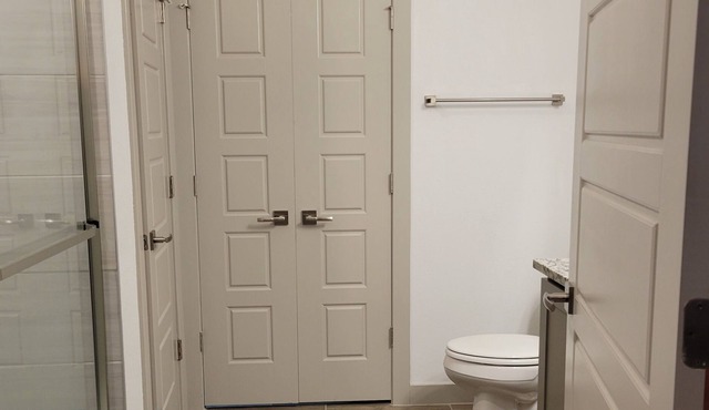 Large Luxury 2/Bed 2/Bath Close to UTEP. Every Amenity!
