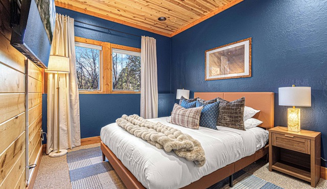 Last Stand Pines is a charming cabin in Custer perfect for family getaways