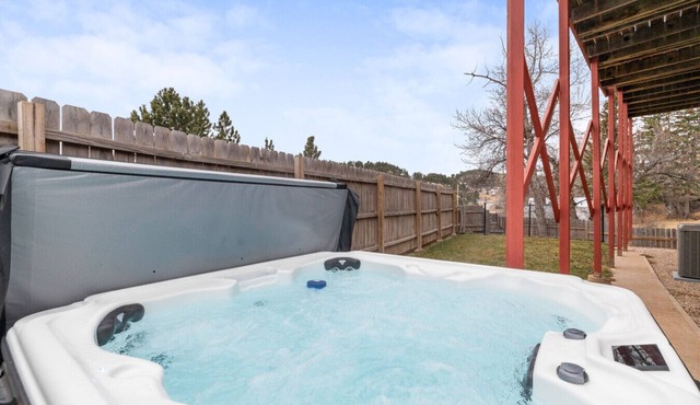 Lead Haven Lodge: Mountain Retreat w/Hot tub